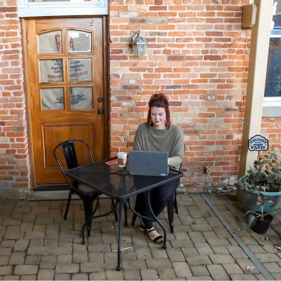 WELCOME TO MY CLOSET 💕 - Picture 1 of 2